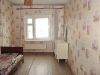 Вторая спальня имеется комод и кровать