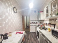 На полу на кухне новый линолеум