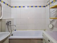 Ванная комната(стены отделаны кафельной плиткой)
