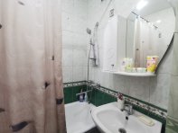 Ванная комната в светло-зеленом кафеле