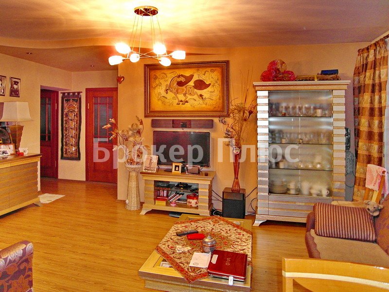 Сдаю 3-к. квартиру, 67 м². Кызыл, Центр, Рабочая, 246