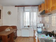 Светлая кухня ( полы линолеум, стены выровнены и покрашены)