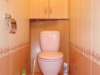 Туалет в кафеле