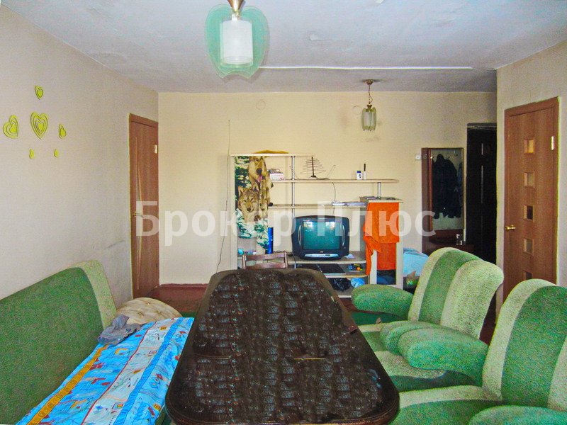 Сдаю 3-к. квартиру, 56 м². Кызыл, Центр, Кочетова, 97