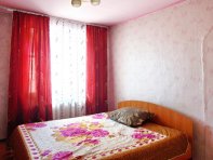 Просторная спальня,вид со стороны входа,комната 3