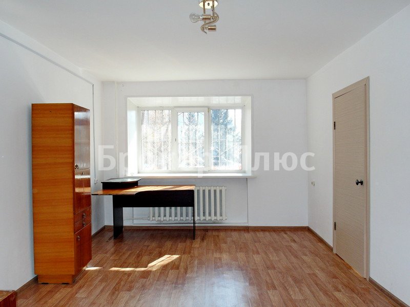 Сдаю 4-к. квартиру, 68 м². Кызыл, Центр, Ленина, 12