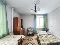 Светлый зал с 2 окнами