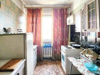 Кухня широкая.