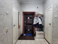 Коридор просторный, имеется темнушка